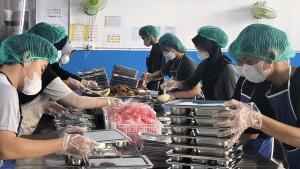 Suasana-di-dapur-SPPG-Muara-Dua-Senin-13102025.jpg
