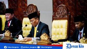 Sumardi-Memimpin-Sidang-Perdana-Usai-Dilantik.jpg