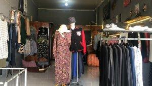 Tampak-pajangan-usaha-thrifting.jpg