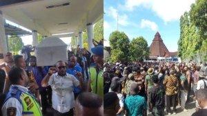 Tangis-Keluarga-Pecah-Jenazah-Lukas-Enembe-Tiba-di-Jayapura-1500-Aparat-Amankan-Prosesi-Pemakaman.jpg