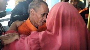 Tangis-istri-ke-4-Wowon-Erawan-alias-Aki-Banyu.jpg