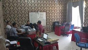 Terduga-Pelaku-OTT-diperiksa-di-ruang-Penyidik-Tipikor-Satreskrim-Polres-Kepahiang.jpg