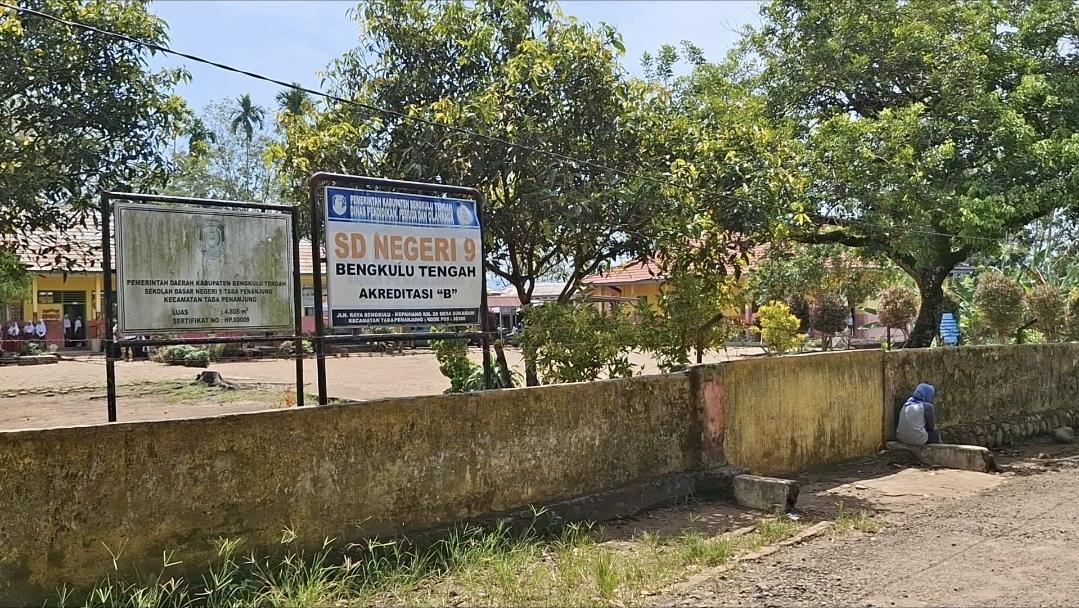 35-Lulusan-SDN-9-Bengkulu-Tengah-Belum-Terima-Ijazah-DPRD-Minta-Kepsek-Bertanggung-Jawab.jpg