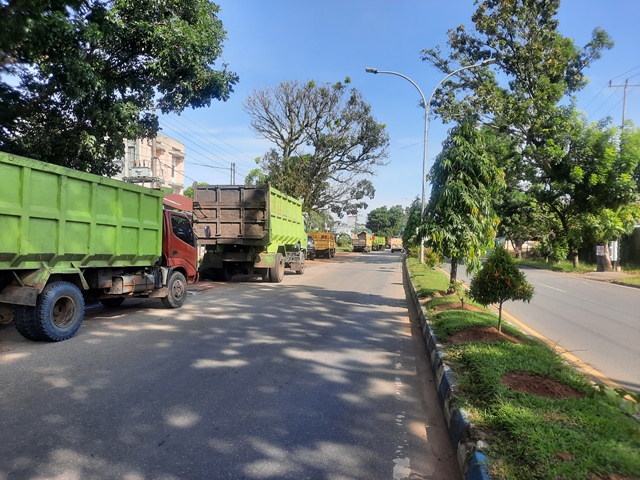 Antrean Truk Mengular di Bengkulu Pagi Ini, Sopir Mengaku Sudah Antre Sejak Kemarin