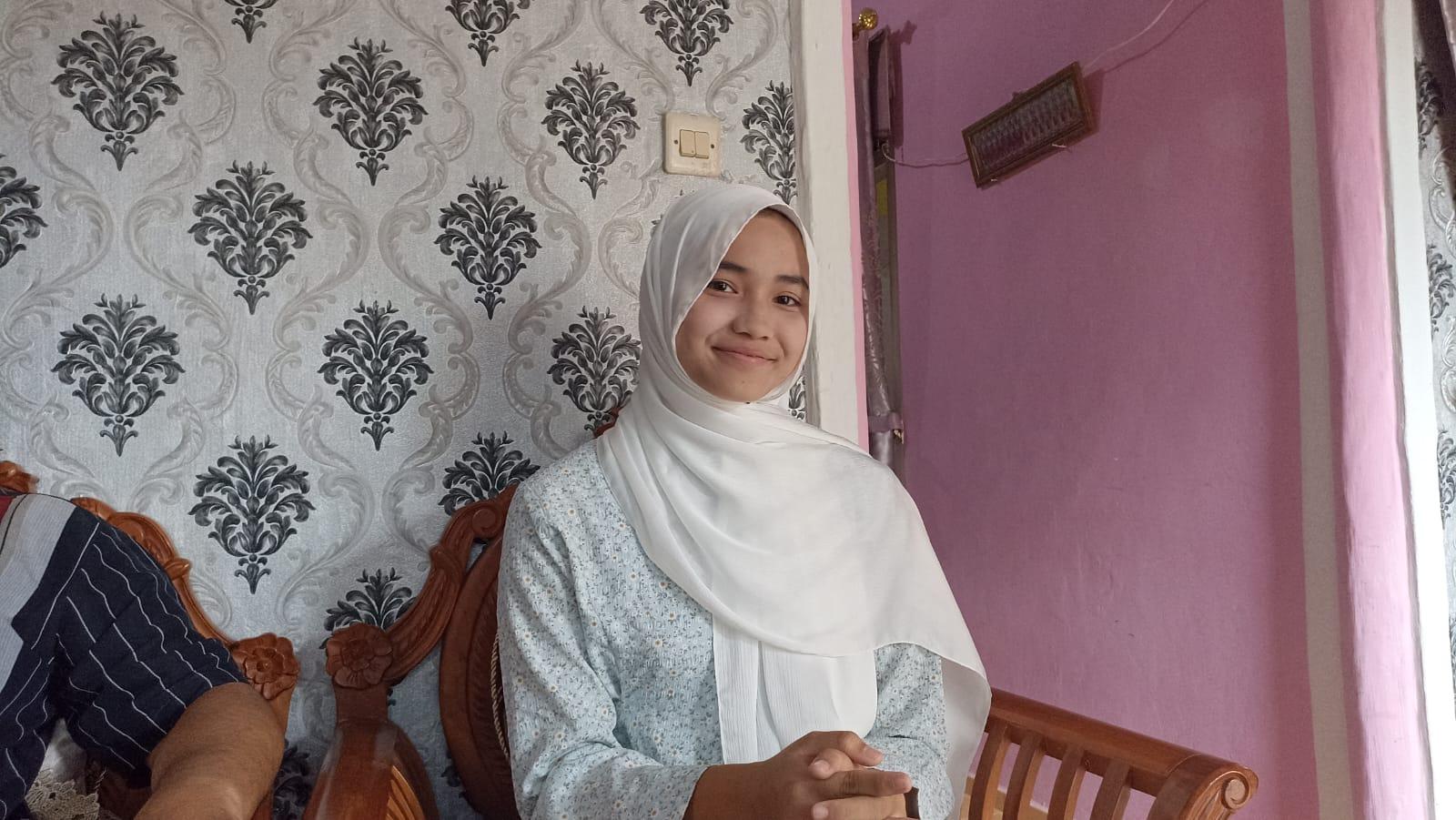 Sosok Mutia, Anak Penjual Pakaian yang Ikut Kibarkan Bendera Merah Putih HUT RI di Istana Negara