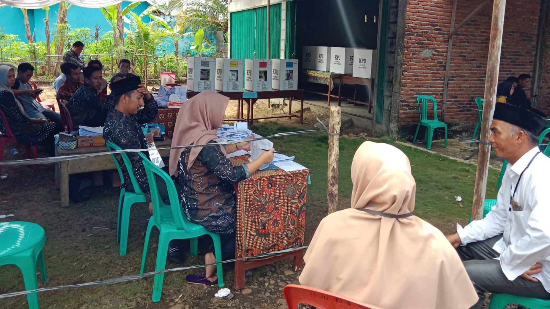 Beginilah-suasana-PSU-di-TPS-5-Kelurahan-Napal-dghwer.jpg