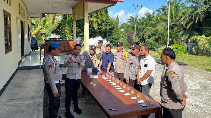 Belasan-anggota-Polsek-Sungai-Rumbai-lakukan-tes-urine.jpg