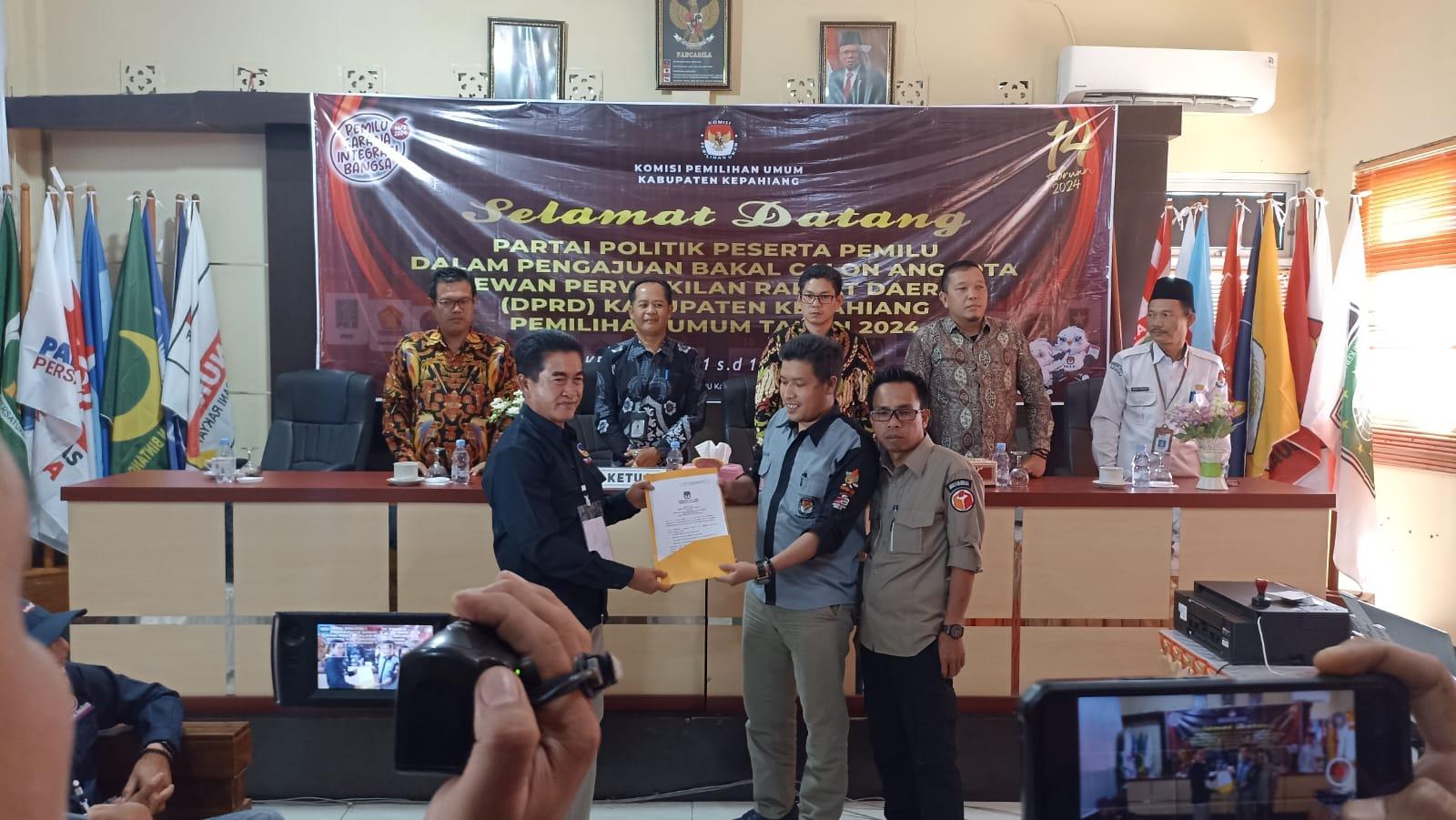 Berkas-bacaleg-NasDem-Kepahiang-diterima-KPU-Kepahiang.jpg