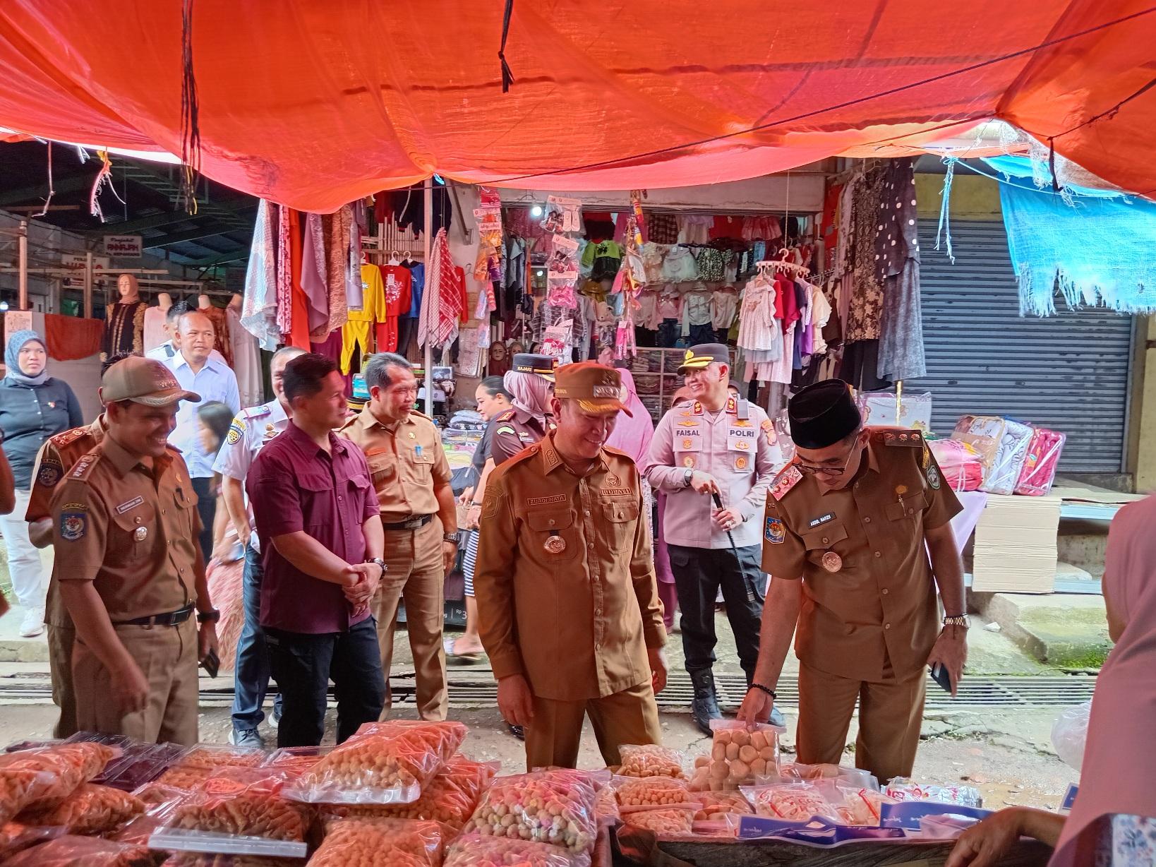 Sidak Pasar di Kepahiang Bengkulu, Bupati Zurdi Nata Jamin Stok Bahan Pokok Aman dan Stabil