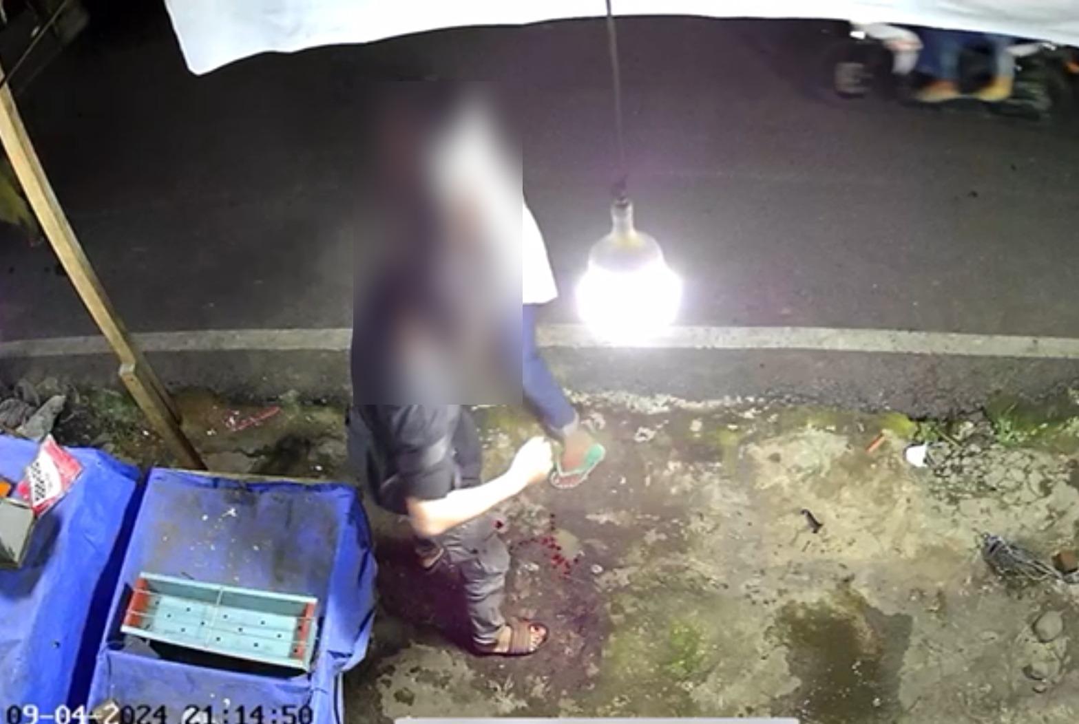 BREAKING NEWS: Detik-detik Rekaman CCTV Warga Panorama Tusuk Anak Pedagang saat Malam Takbiran