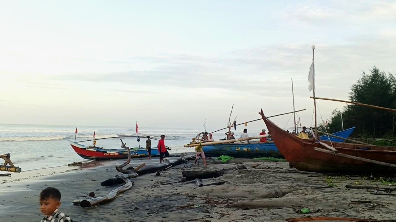 Cuaca-Buruk-Sepekan-Nelayan-di-Bengkulu-Tengah-Terpaksa-Hentikan-Aktivitas-Melaut.jpg