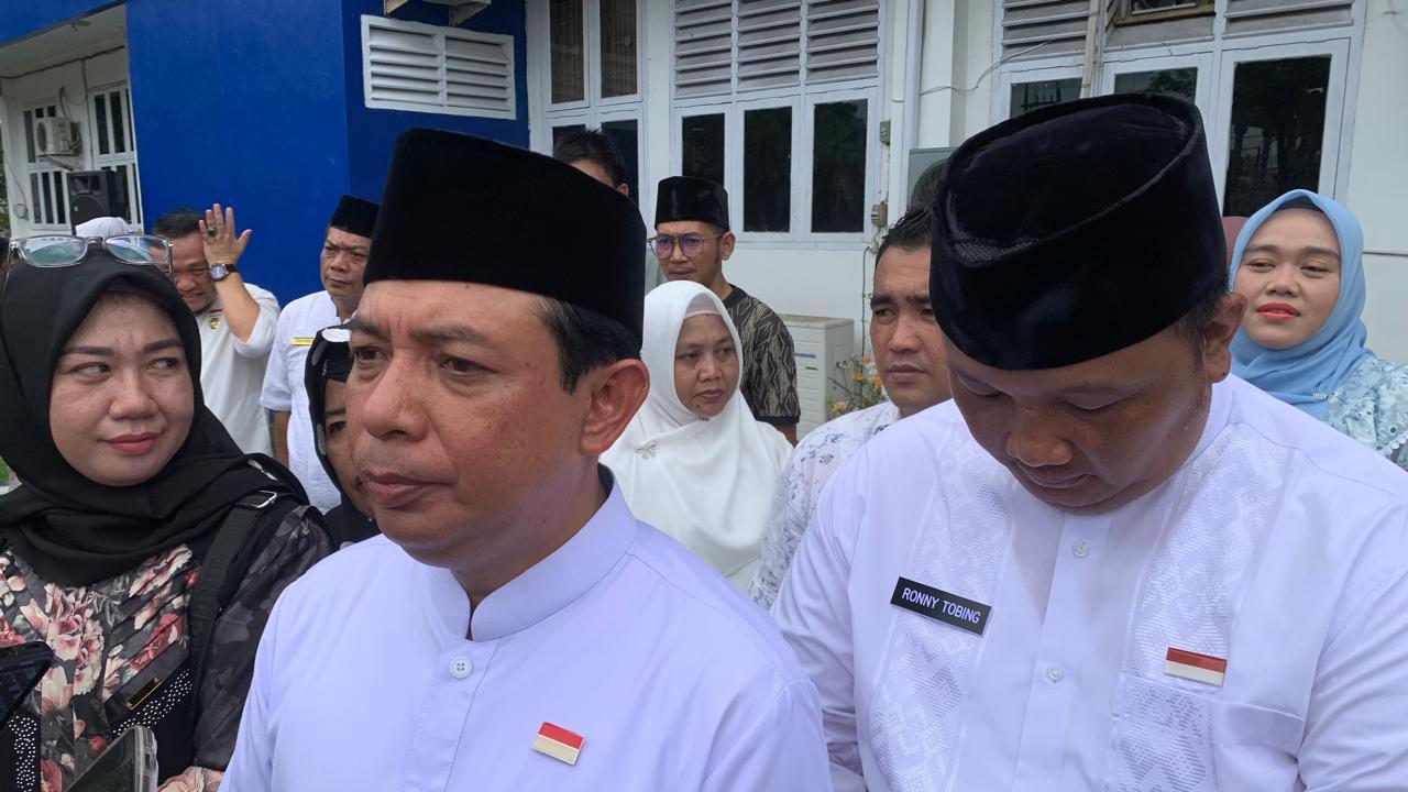 Dedy-Wahyudi-dan-Ronny-PL-Tobing-ketika-apel-gabungan-di-Kantor-Wali-Kota-Bengkulu.jpg