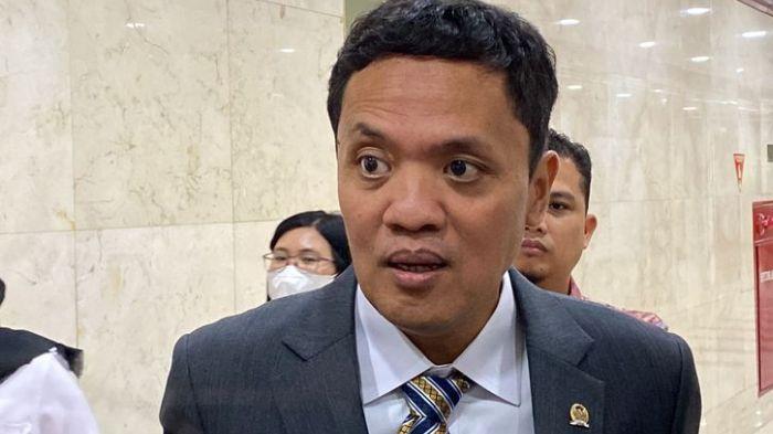 Detik-Detik-Perwakilan-DPR-Habiburokhman-Temui-Massa-Tolak-RUU-Pilkada-Mendadak-Ciut-Urungkan-Niat.jpg