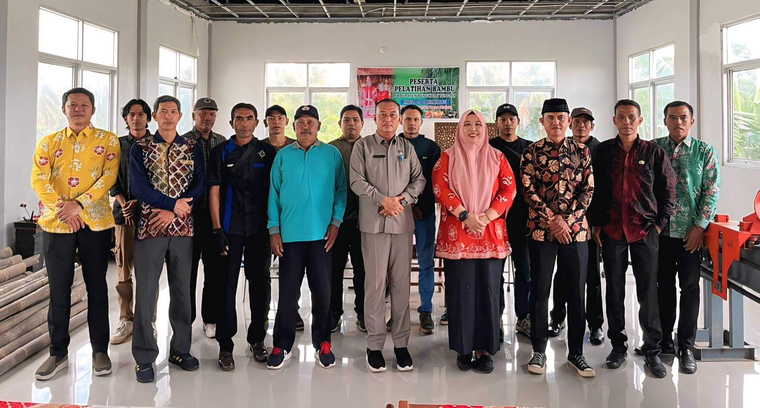 Dorong-UMKM-Kreatif-Pemkab-Bengkulu-Tengah-Latih-Warga-Olah-Kerajinan-Bambu.jpg