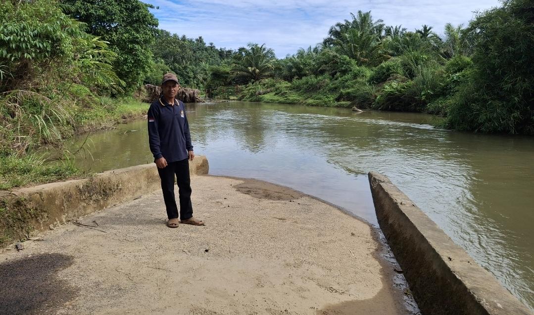 Enam-Tahun-Tak-Diperbaiki-Jembatan-Penghubung-Dua-Kecamatan-di-Bengkulu-Tengah-Masih-Terputus.jpg
