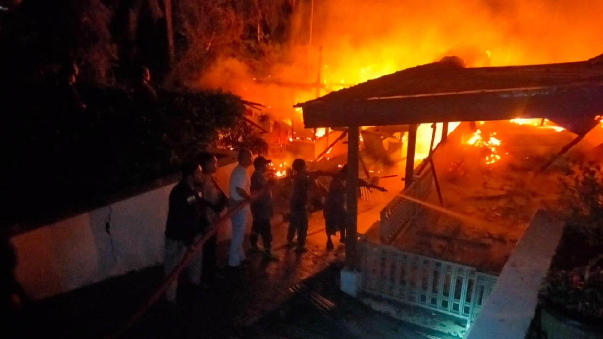 Gereja-dan-Asrama-di-Desa-Pulai-Payung-Kecamatan-Ipuh-VS.jpg<pf>Kebakaran-Gereja-dan-Asrama-di-Desa-Pulai-Payung-3.jpg<pf>Kebakaran-Gereja-dan-Asrama-di-Desa-Pulai-Payung-4.jpg<pf>Kebakaran-Gereja-dan-Asrama-di-Desa-Pulai-Payung-5.jpg<pf>Gereja-dan-Asrama-di-Mukomuko-Bengkulu-terbakar.jpg<pf>Kebakaran-Gereja-dan-Asrama-di-Desa-Pulai-Payung-6.jpg<pf>Kebakaran-Gereja-dan-Asrama-di-Desa-Pulai-Payung-7.jpg<pf>Kebakaran-Gereja-dan-Asrama-di-Desa-Pulai-Payung-8.jpg