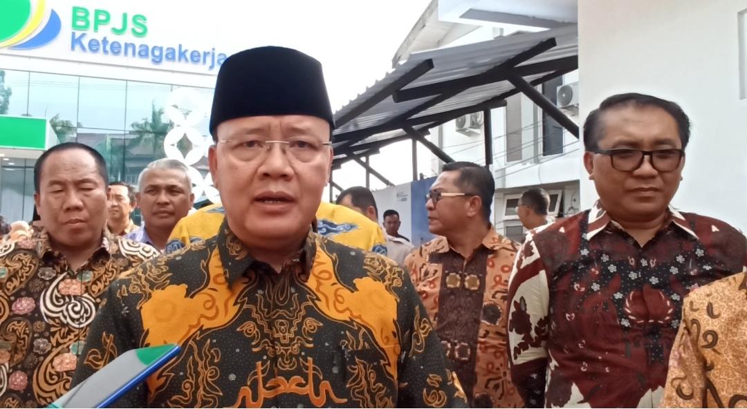 Gubernur-Bengkulu-guru-kena-ketapel.jpg
