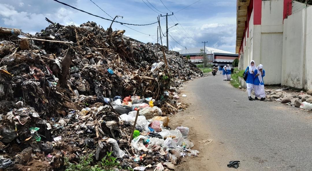 Berita Populer Lokal Sepekan: Gunungan Sampah Tengah Kota - Heboh Mobilisasi Pelajar ke Acara Partai