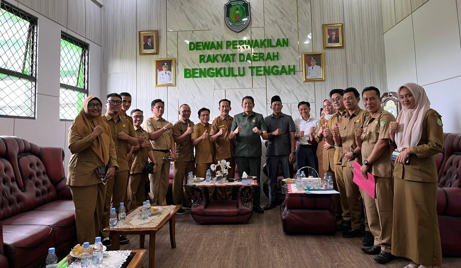 Guru-Bantu-Daerah-Dirumahkan-DPRD-Bengkulu-Tengah-Desak-Bupati-Ambil-Langkah.jpg