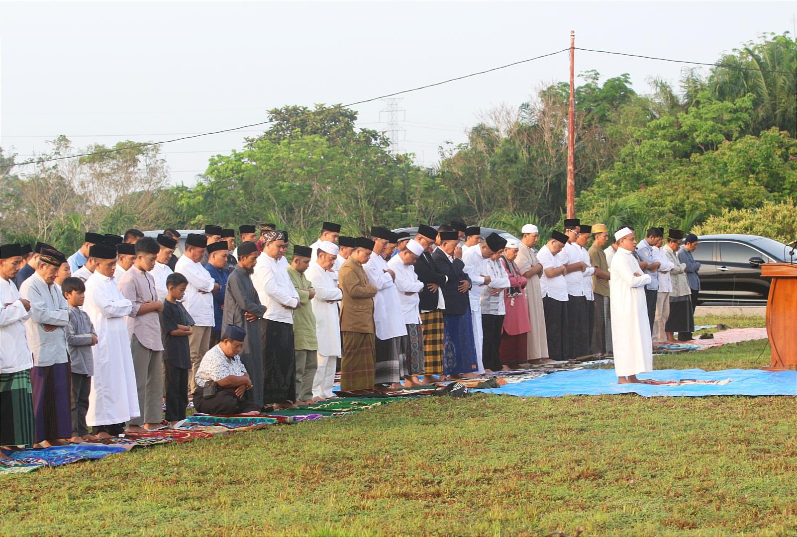 Pemkab Bengkulu Tengah Kurban 5 Sapi, Pj Bupati Heriyandi Roni: Idul Adha Momentum Berserah Diri