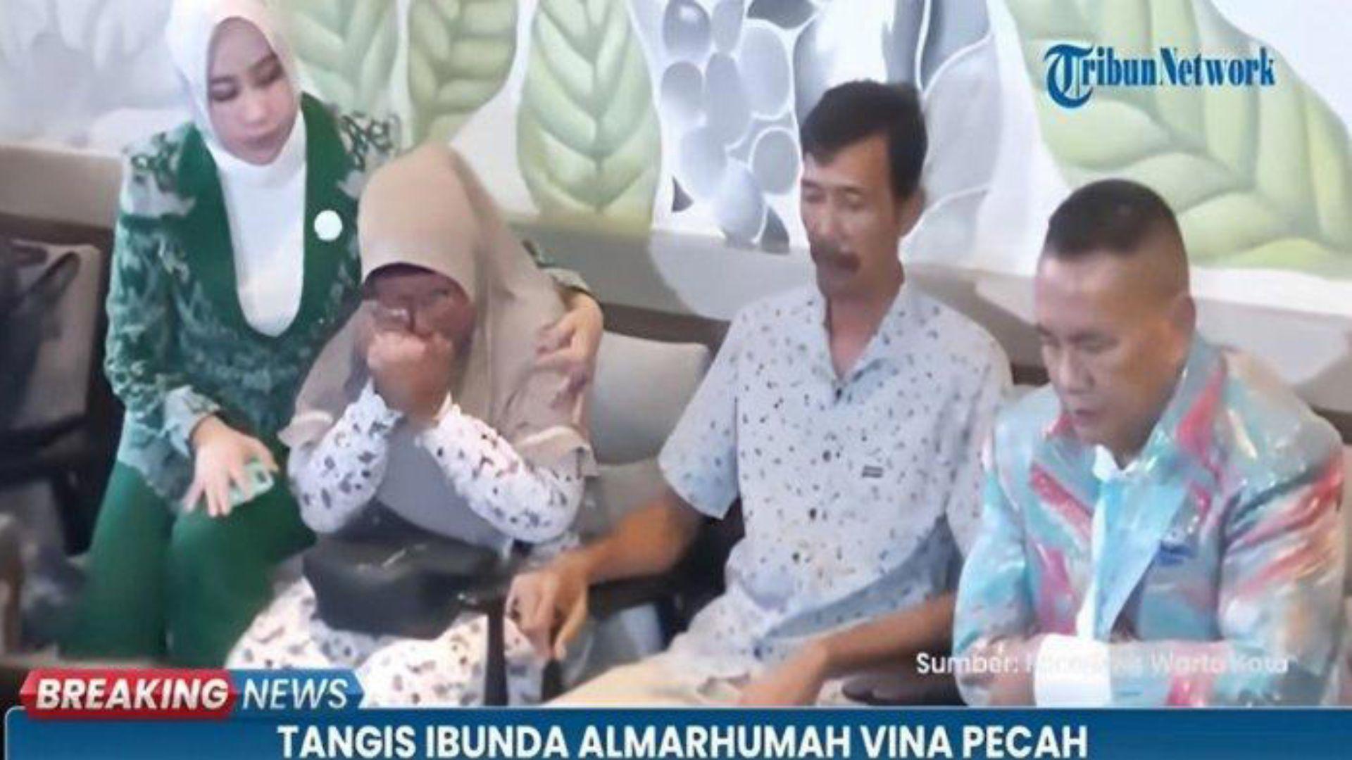 Hotman-Paris-saat-bertemu-Ayah-dan-Ibu-dari-almarhumah-Vina-Cirebon.jpg