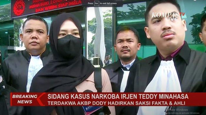 'Desak Doddy Satu Pengacara' Detik-detik Rekaman Suara Irjen Teddy Dibuka di Sidang