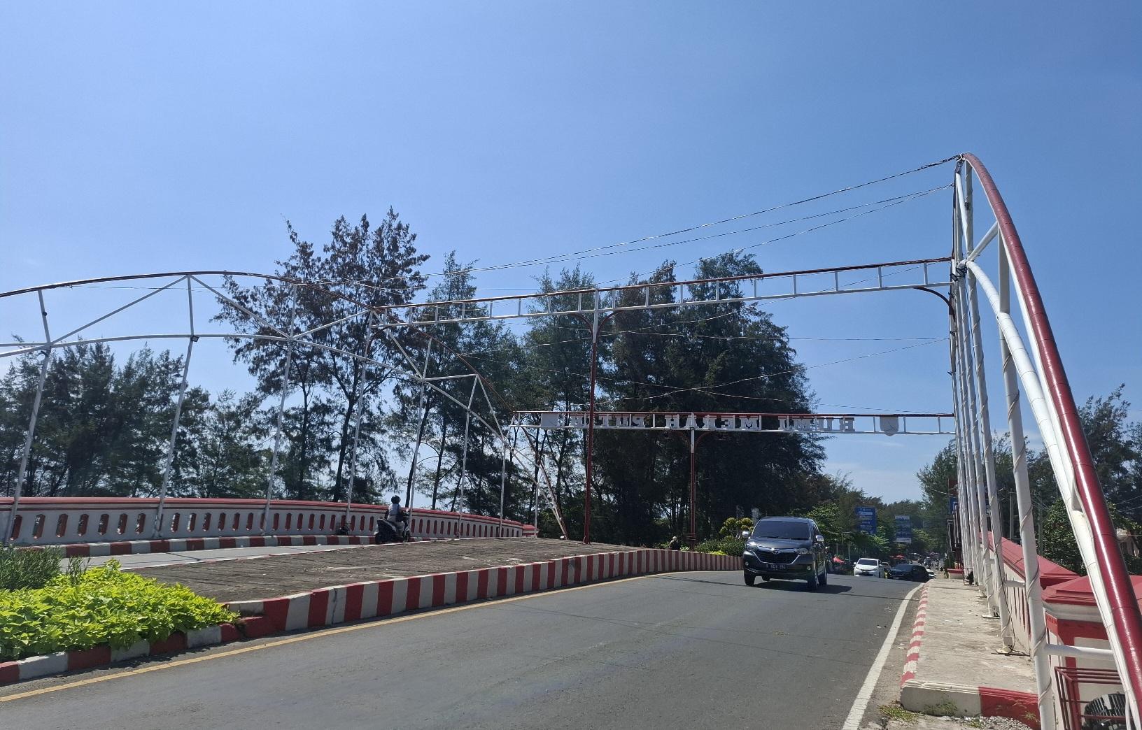 JEMBATAN-MERAH-PUTIH.jpg