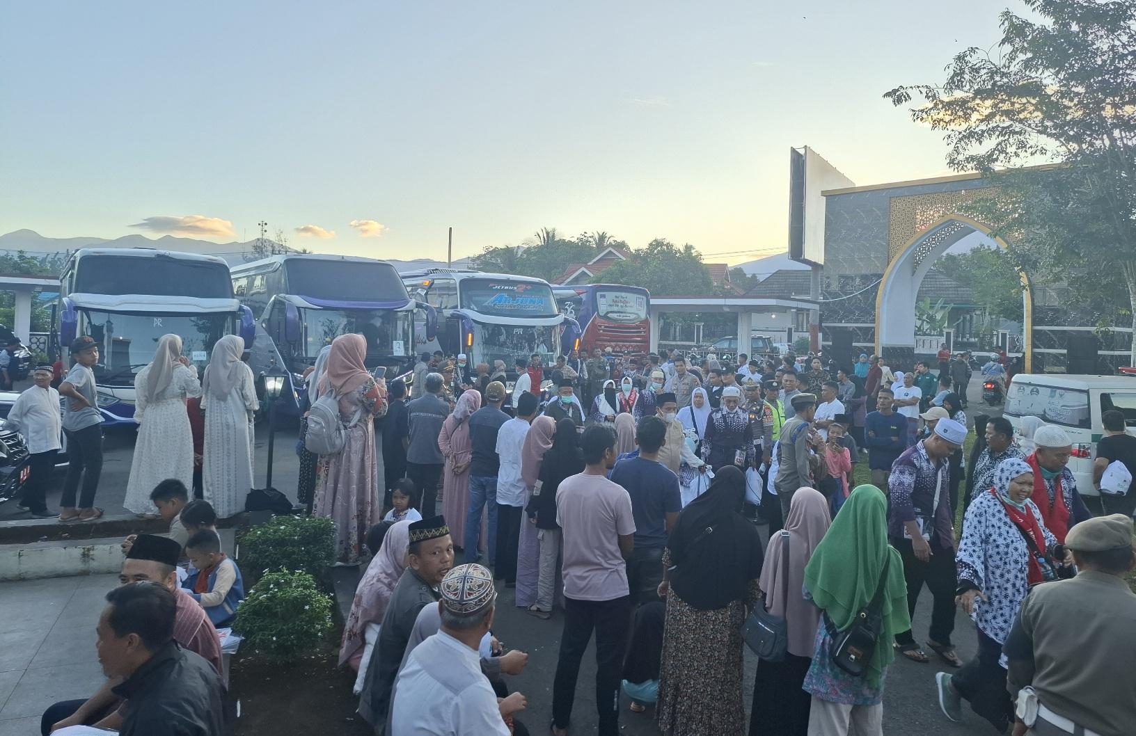 189 Jemaah Haji Bengkulu Utara Tiba di Masjid Agung Baitul Makmur, Bupati Arie Ungkap Syukur