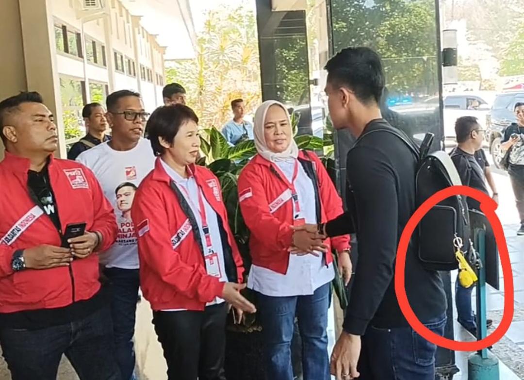 Kaesang Pangarep Tiba di Bengkulu, Tas Bergantungan Bebek yang Dipakai Bikin Salfok