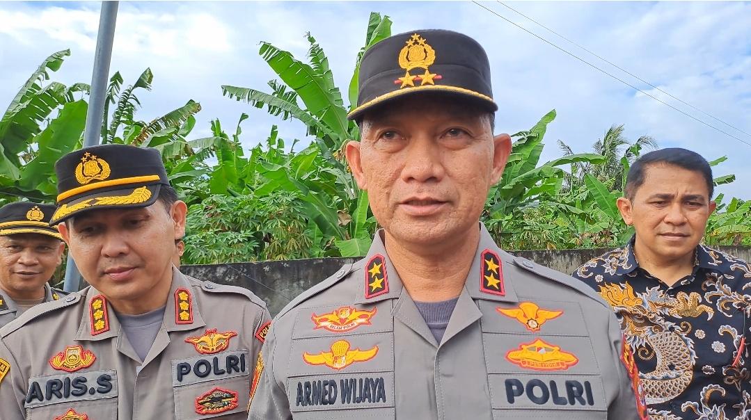 Kapolda-Bengkulu-Irjen-Pol-Armed-Wijaya-saat-tinjau-TKP.jpg