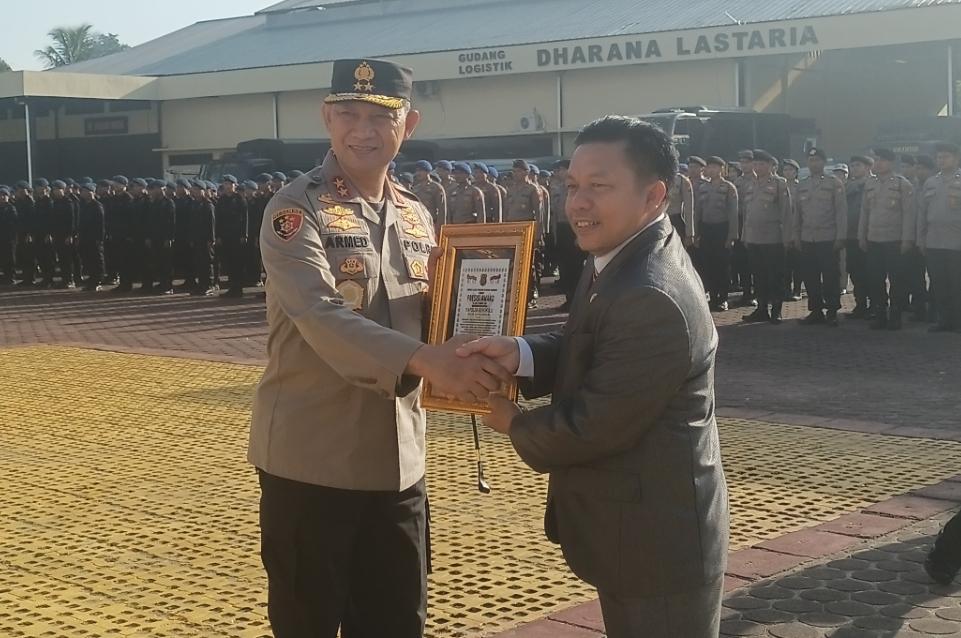 Kapolda-terima-penghargaan-Lemkapi.jpg