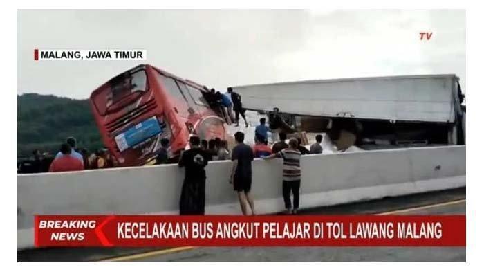 Kecelakaan-Bus-Pariwisata-di-Tol-Malang.jpg