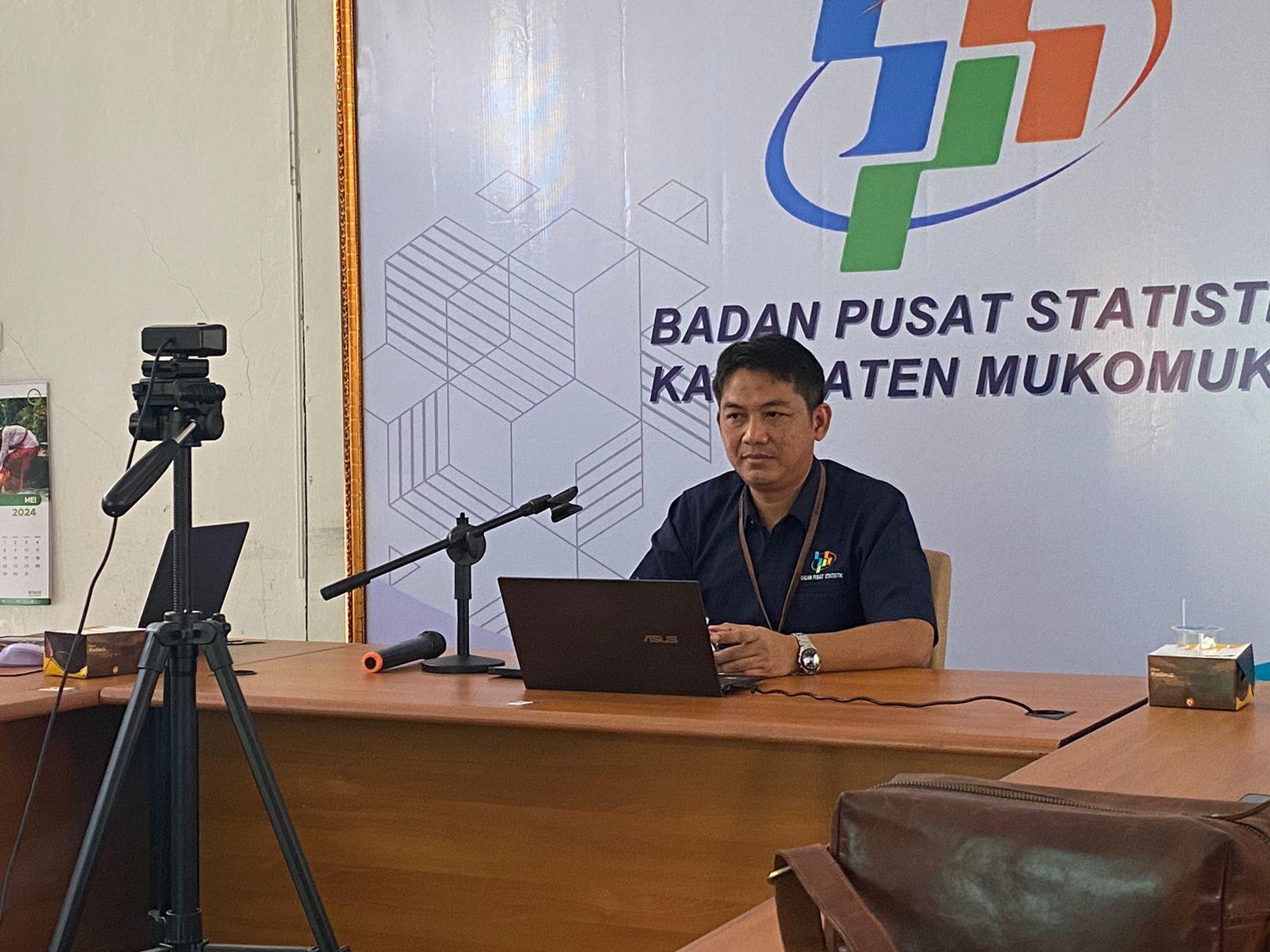 Kepala-BPS-Mukomuko-Dwi-Yogo-Supriyanto-saat-rilis-inflasi-bulan-Juni-2024.jpg