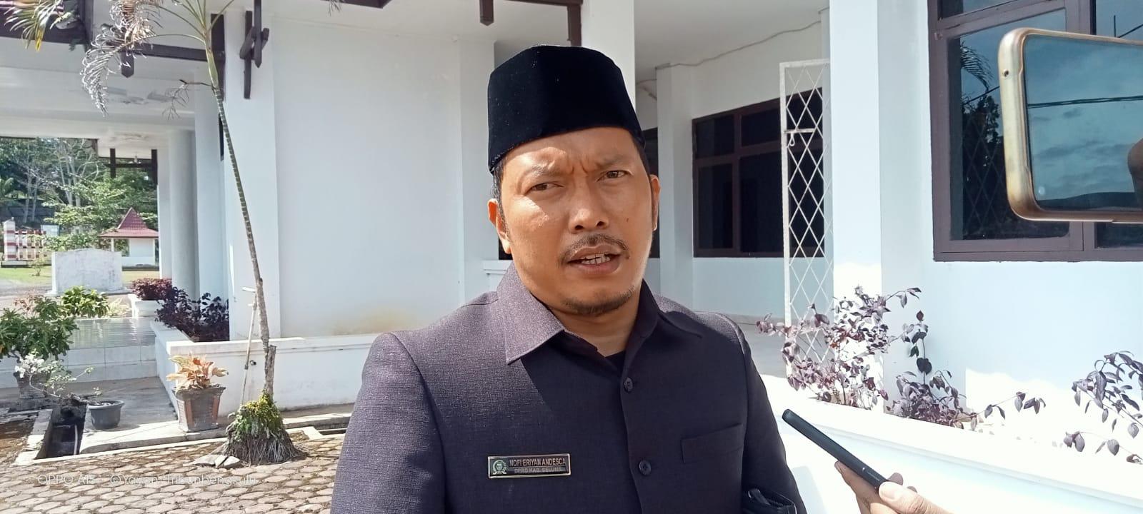 Ketua-DPC-PDIP-Seluma-Nofi.jpg