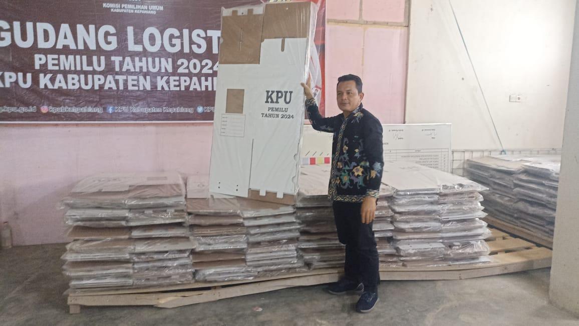 Kotak-Suara-untuk-Pemilu-2024-sampai-di-KPU-Kepahiang.jpg