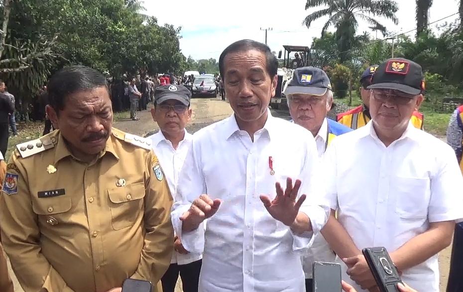 Kunjungan-Jokowi-ke-Desa-Gardu-BU.jpg