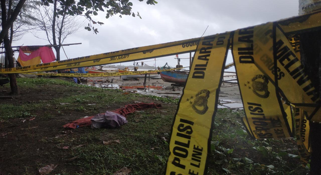 Warga Temukan Mayat Pria Tanpa Identitas Mengambang di Laut Pasar Bengkulu