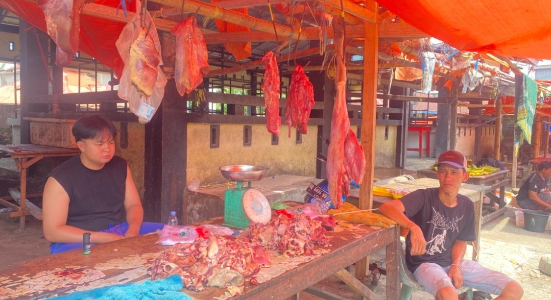 Pedagang-daging-sapi-di-Pasar-Ampera-Redi.jpg