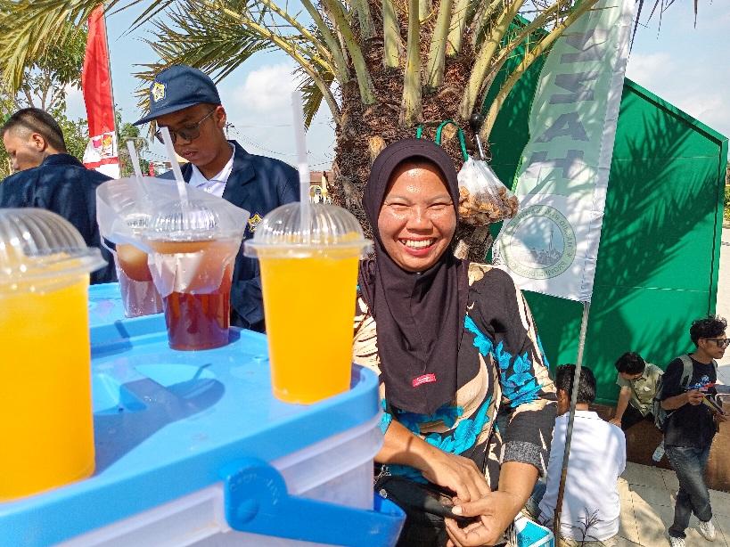 Pedagang-di-aksi-massa-kawal-putusan-MK-di-DPRD-Bengkulu-Yanti.jpg