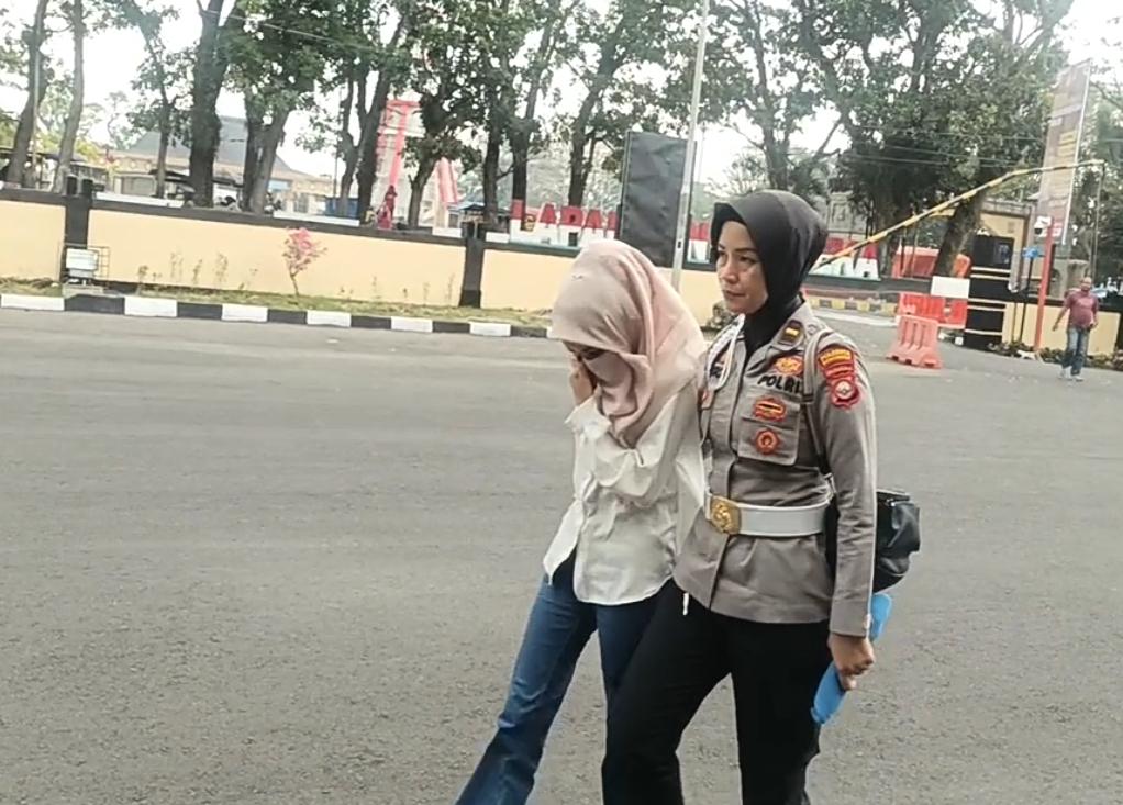 BREAKING NEWS: Gadis Muda di Bengkulu Ngaku Pegawai Bank, Kuras Uang Korban Puluhan Juta