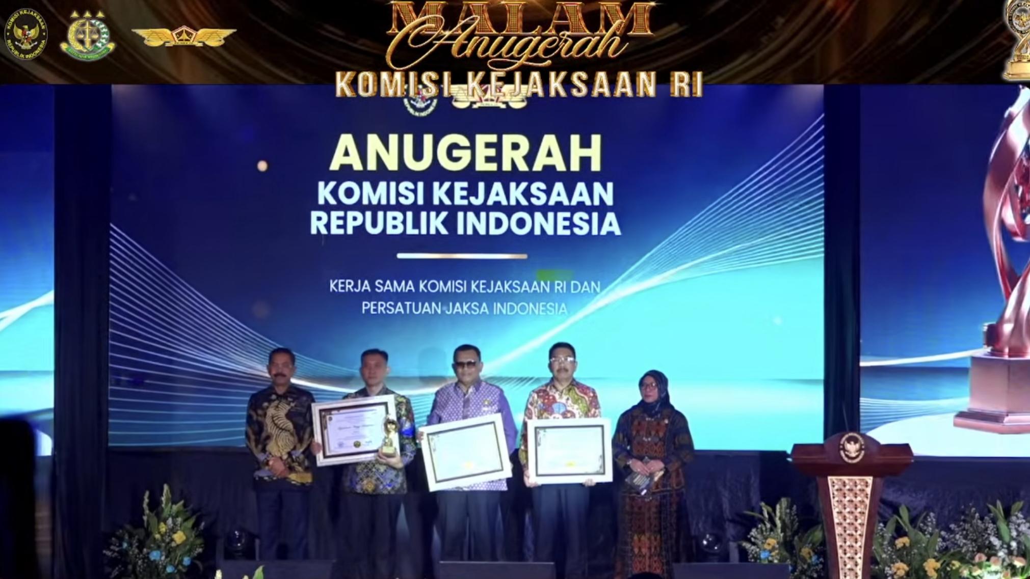 Penghargaan-kejati-2652026.jpg