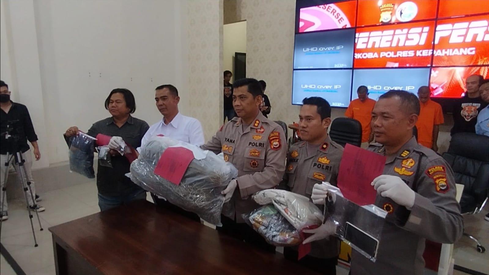 Penyelundupan-ganja-7-Kg-digagalkan-Polisi.jpg