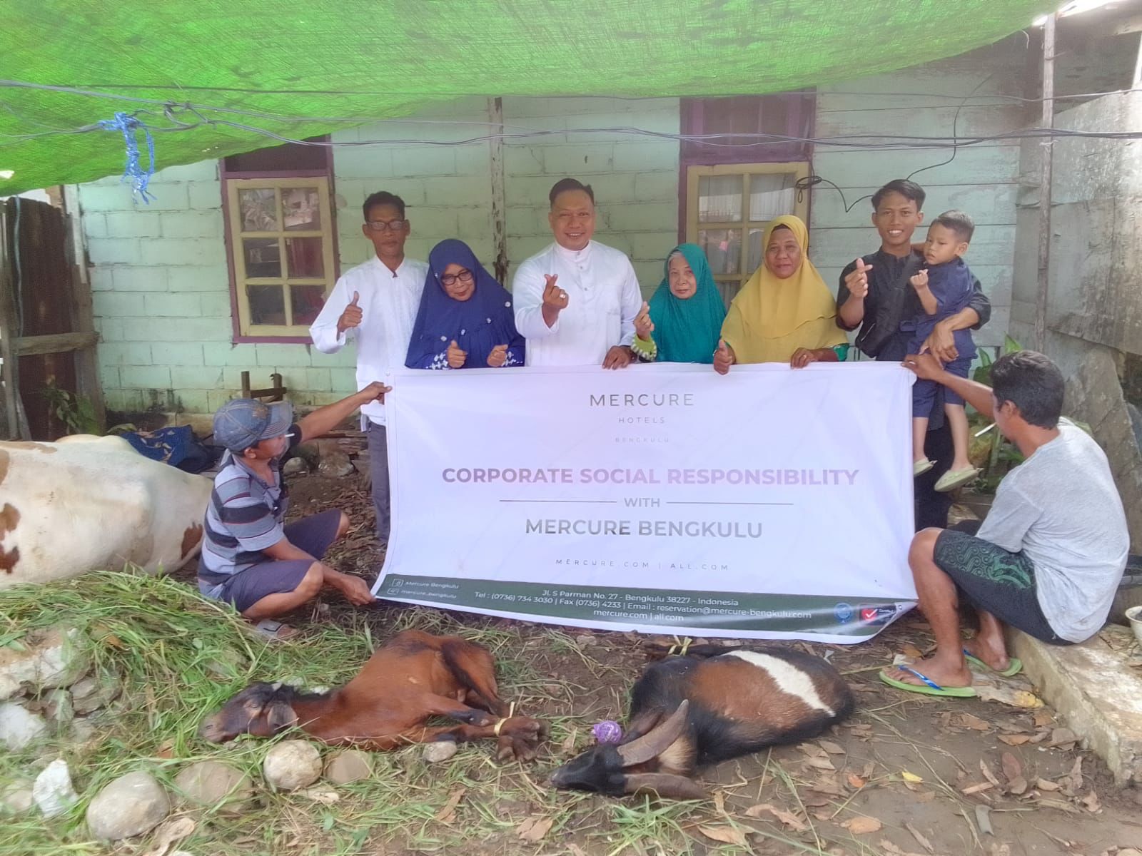 Penyerahan-CSR-berupa-hewan-kurban-dari-Mercure-Hotel-Bengkulu.jpg