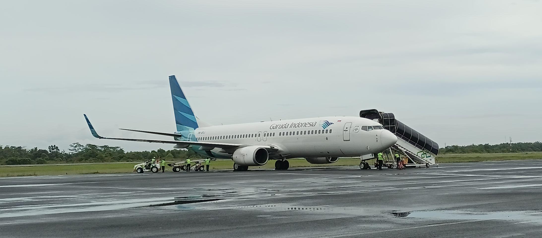 Pesawat-Garuda-di-Bandara-Fatmawat.jpg