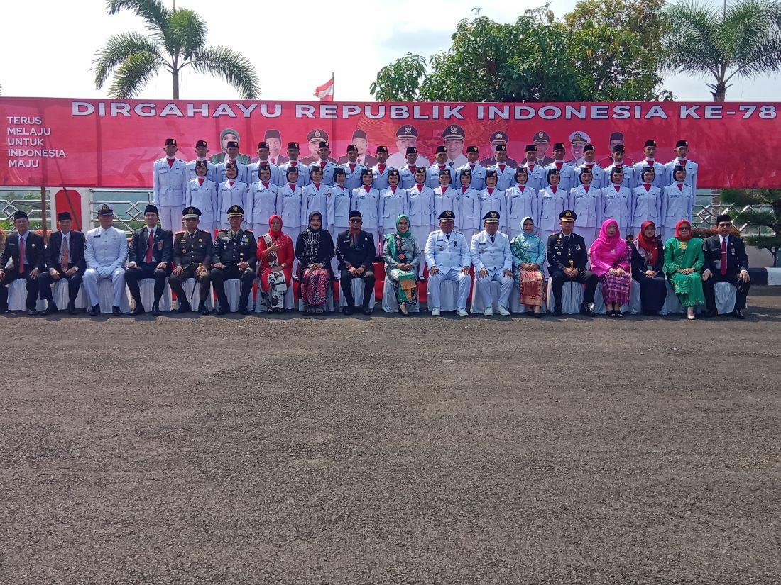 Bupati Seluma Beri Reward Paskibraka Sukses Kibarkan Bendera Merah Putih HUT ke-78 RI