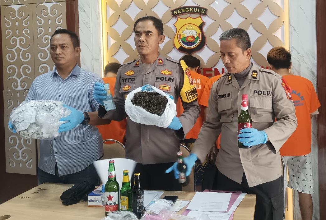 Polresta Bengkulu Amankan Ratusan Botol Miras hingga Ganja Nyaris 1 Kilogram saat Operasi Pekat Nala