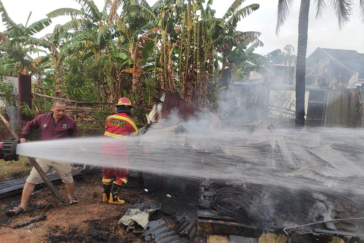 Rumah-warga-di-rawa-makmur-Bengkulu-terbakar.jpg