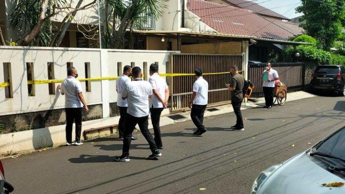Sejumlah-anggota-polisi-mendatangi-rumah-dinas-Kadiv-Propam-Polri-non-aktif-Irjen-Ferdy-Sambo.jpg
