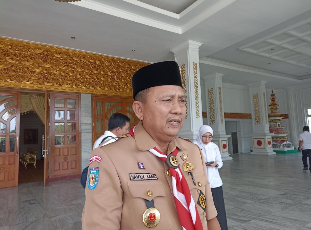 Sekretaris-Daerah-Provinsi-Bengkulu-Hamka-Sabri-pramuka.jpg