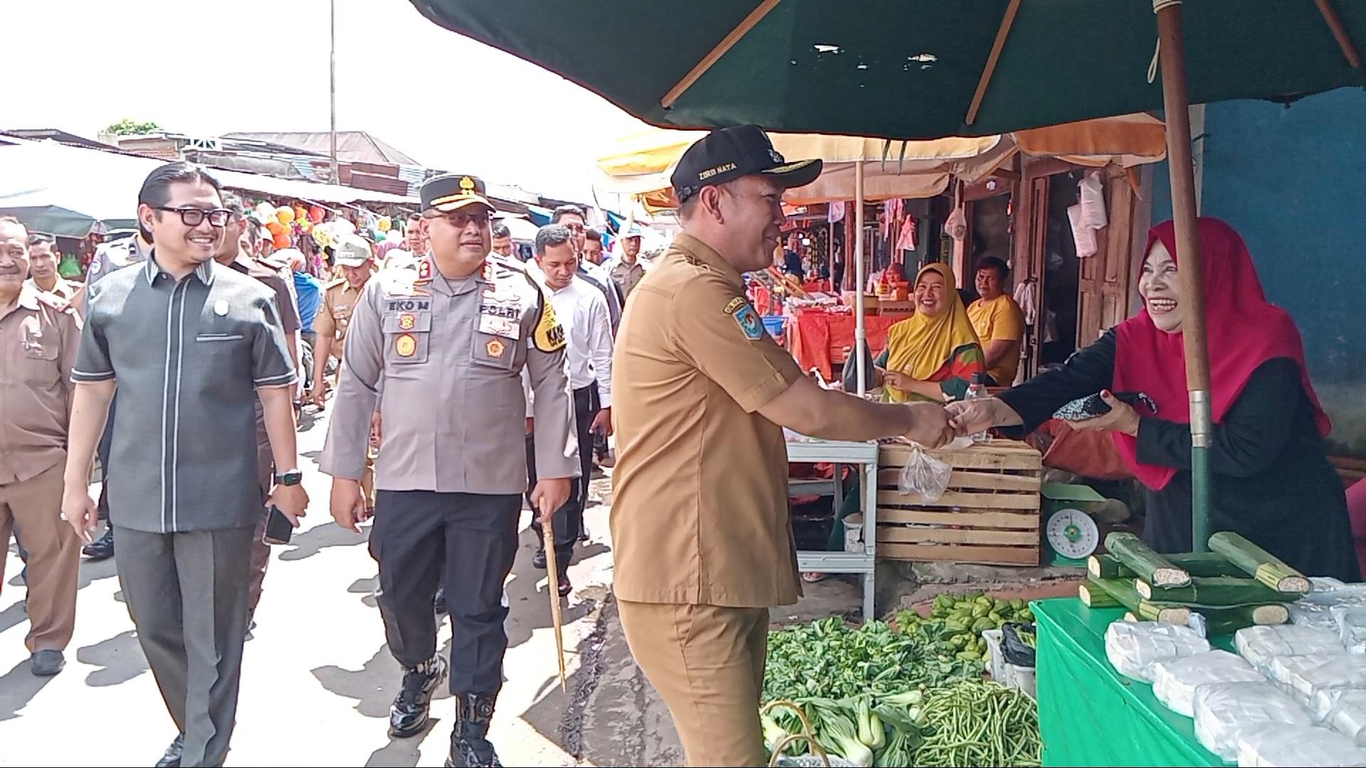 Wabup Kepahiang Zurdi Nata Sidak Pasar Jelang Nataru 2024, Pastikan Bahan Pokok Aman dan Stabil